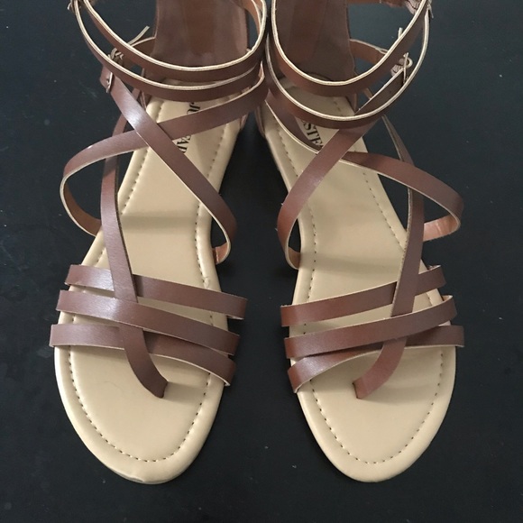 JustFab Sylvee Flat Sandal - Picture 2 of 3